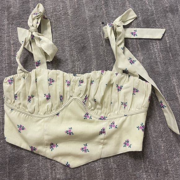 Princess Polly Tops - Princess polly floral top